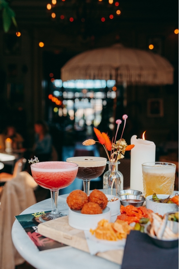 Cocktails drinken in Leiden